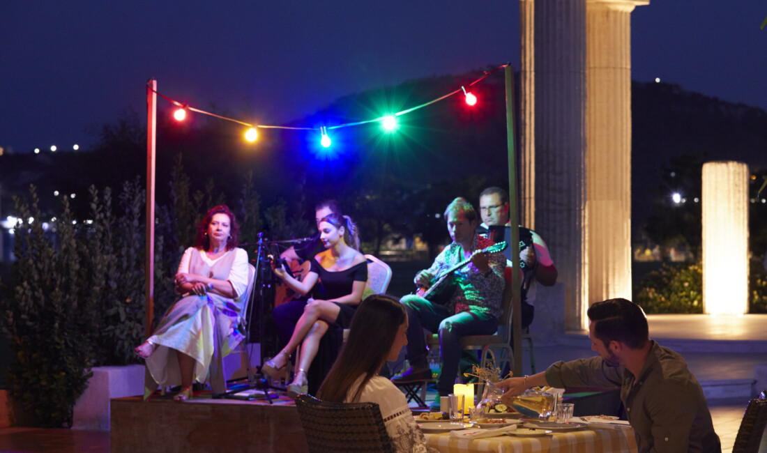 Live music entertainment evenings at Apollo Blue Hotel